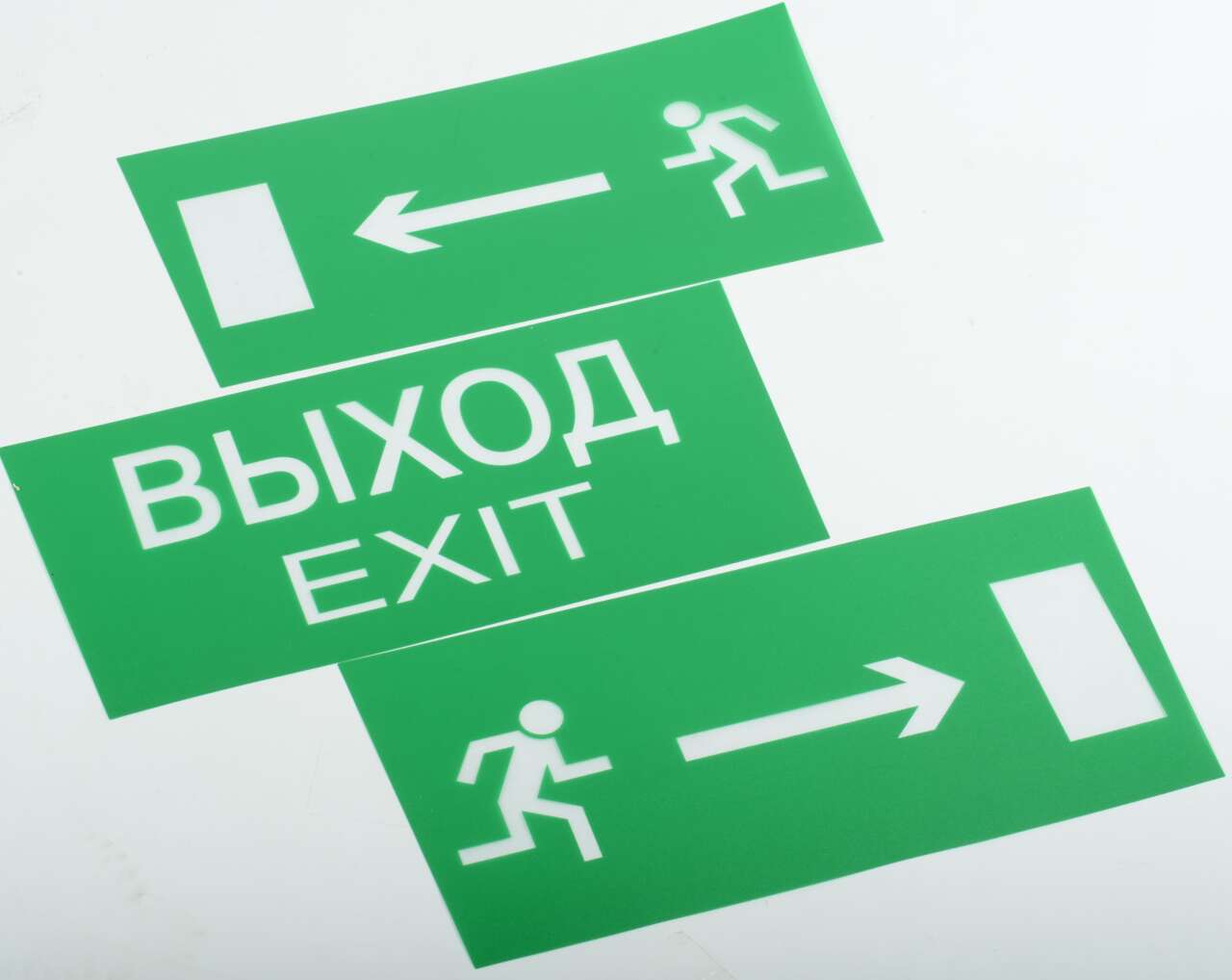 Сменные пиктограммы из светопрозрачного пластика в комплекте.