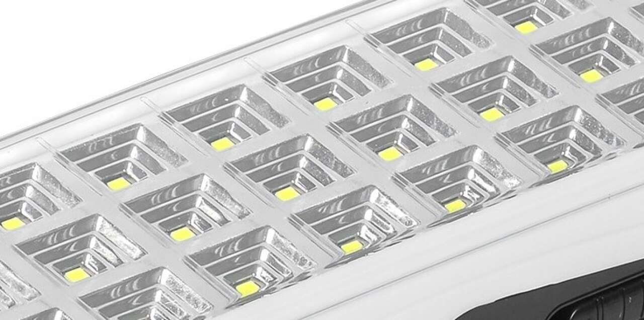 60 сверхъярких SMD светодиодов обеспечивают стабильный световой поток.